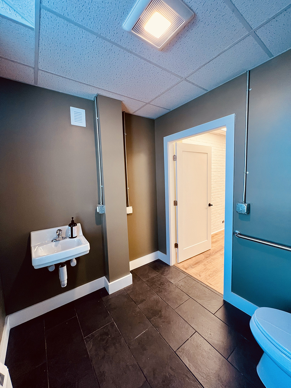 Commercial Space Photo 7